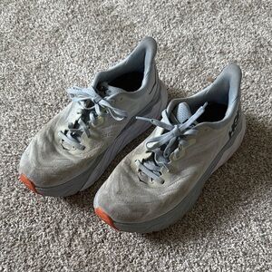 Hoka Arahi 6 Women’s Running Shoe